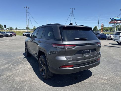 Used 2023 Jeep Grand Cherokee Altitude AWD/4WD image 12