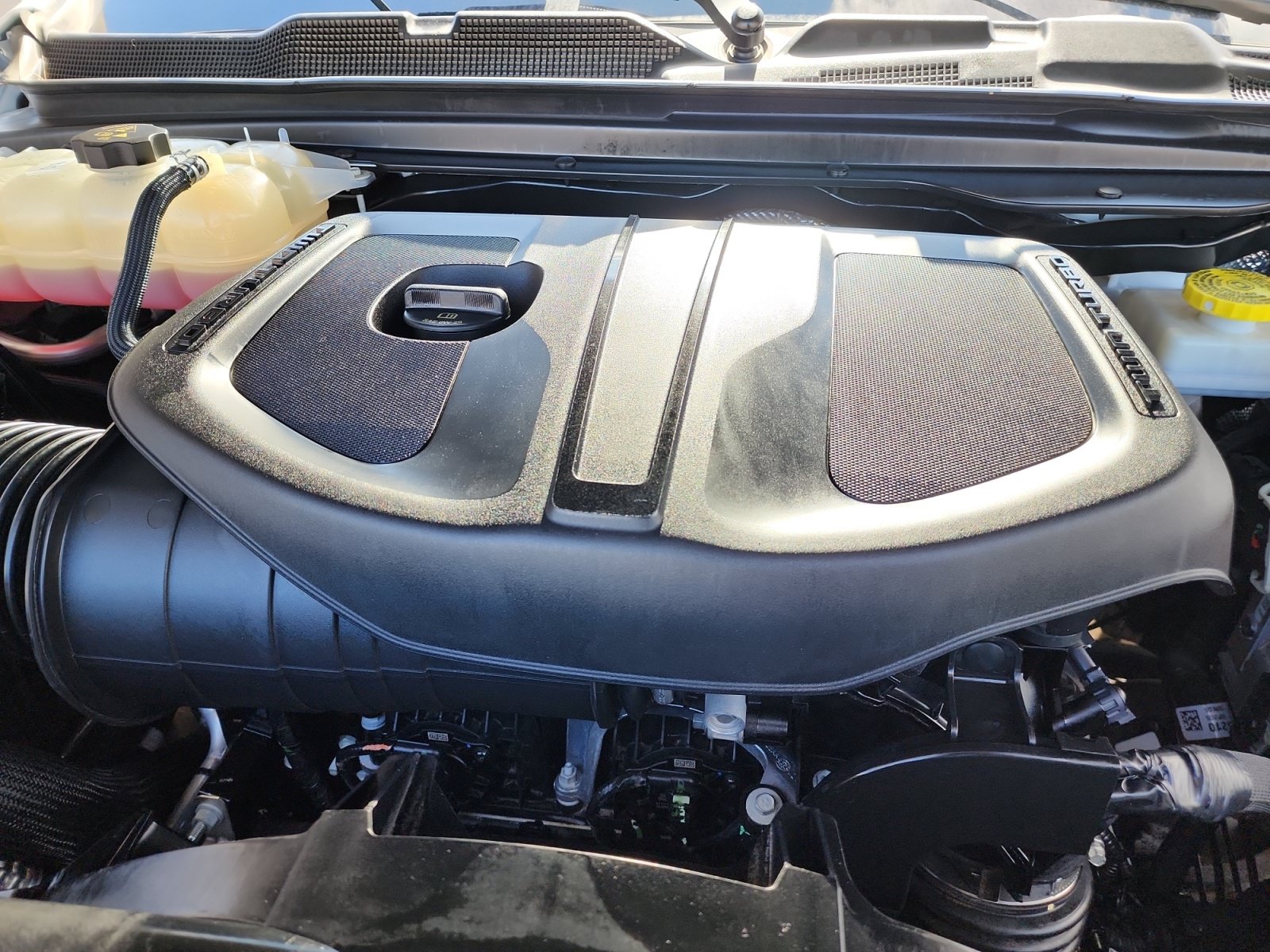 Used 2025 RAM 1500 Laramie AWD/4WD image 17