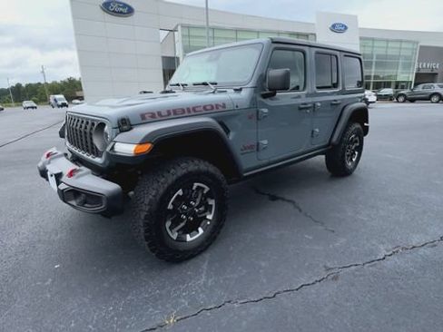 Used 2025 Jeep Wrangler Unlimited Rubicon AWD/4WD image 4