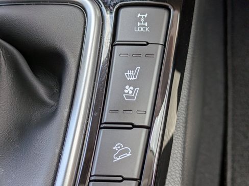 Certified 2024 Kia Seltos SX w/ SX Sunroof Package AWD/4WD image 29