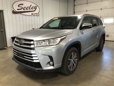 Used 2018 Toyota Highlander XLE image 2