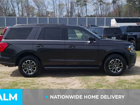 Used 2024 Ford Expedition XLT image 5