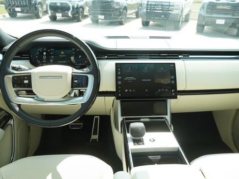 Used 2025 Land Rover Range Rover SE AWD/4WD image 14