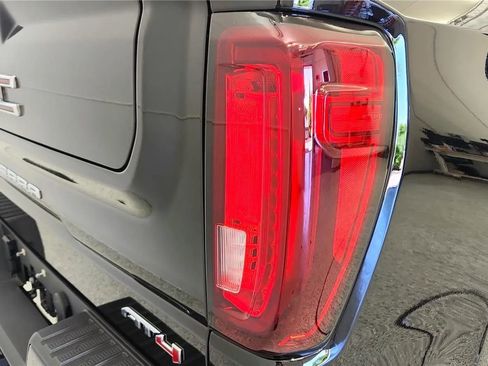 Used 2025 GMC Sierra 1500 AT4 w/ Technology Package AWD/4WD image 15