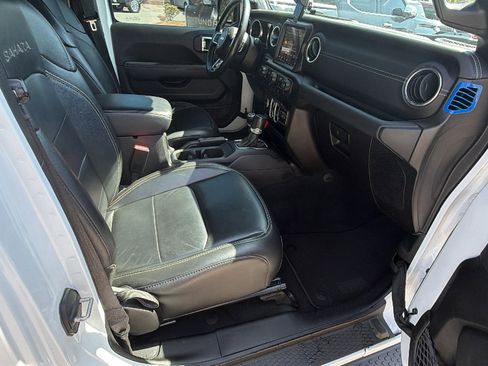Used 2023 Jeep Wrangler Sahara w/ Cold Weather Group image 18