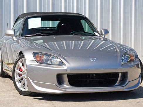 Used 2005 Honda S2000 image 2