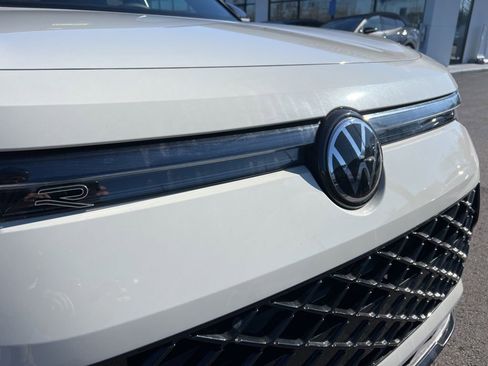 New 2026 Volkswagen Tiguan SE R-Line image 10