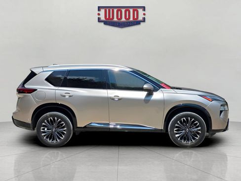 Used 2025 Nissan Rogue Platinum FWD image 2