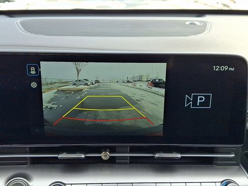 Certified 2025 Hyundai Kona SE image 17