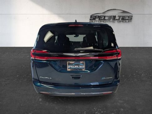 Used 2022 Chrysler Pacifica Touring-L w/ Uconnect Theater Family Group FWD image 9