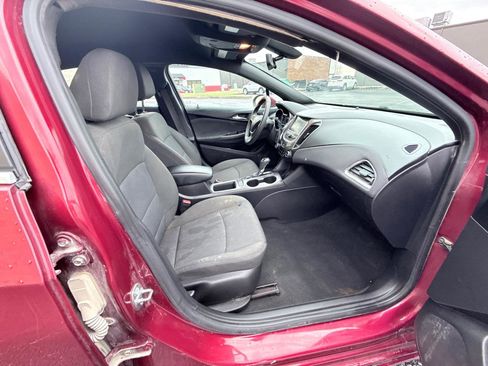 Used 2017 Chevrolet Cruze LT w/ Convenience Package FWD image 11