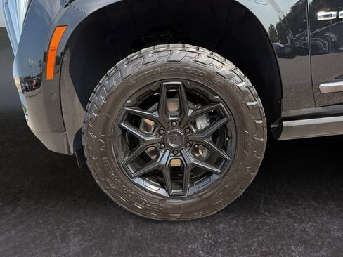 Used 2025 GMC Yukon XL Denali Ultimate AWD/4WD image 9