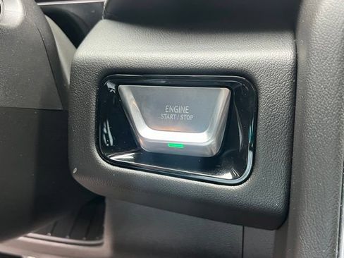 Used 2025 GMC Yukon Denali AWD/4WD image 8