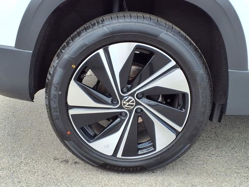 Used 2025 Volkswagen Taos SE AWD/4WD image 7