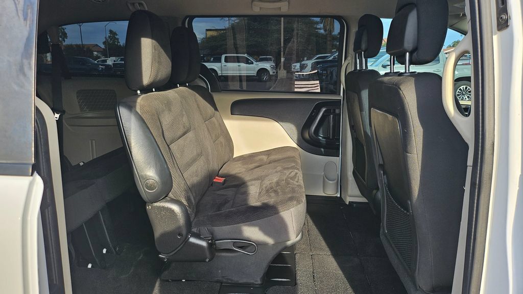 Used 2019 Dodge Grand Caravan SE FWD image 20