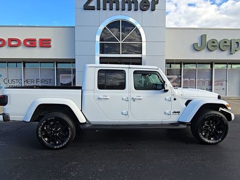 Used 2022 Jeep Gladiator Overland image 9