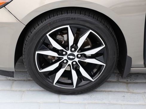 Used 2018 Chevrolet Malibu LT w/ Leather Package FWD image 44