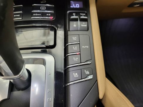 Used 2018 Porsche Cayenne Platinum Edition image 11