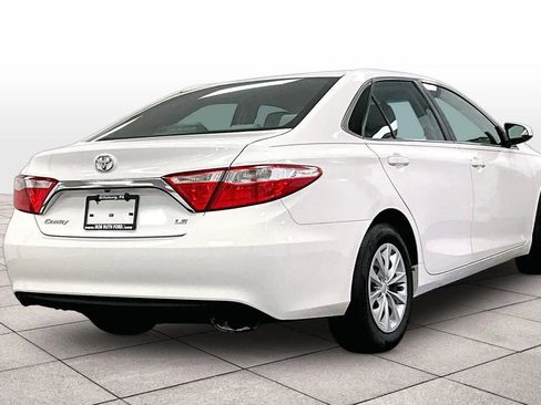 Used 2016 Toyota Camry LE image 12