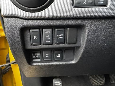 Used 2016 Nissan Titan PRO-4X w/ Pro-4x Convenience Package image 17