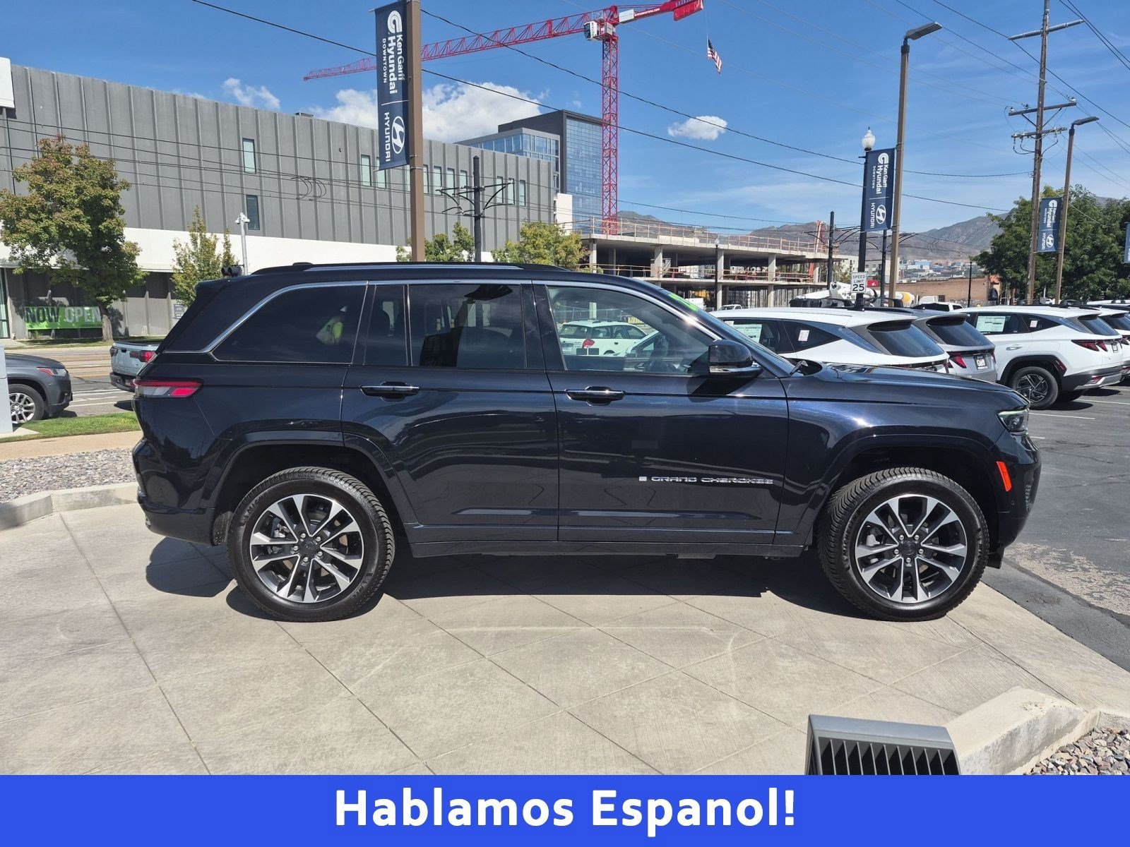 Used 2023 Jeep Grand Cherokee Overland w/ Luxury Tech Group IV AWD/4WD image 2