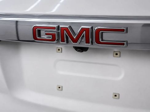 Used 2023 GMC Acadia SLT AWD/4WD image 16