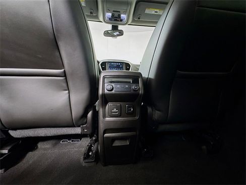 Used 2018 GMC Acadia SLT image 29