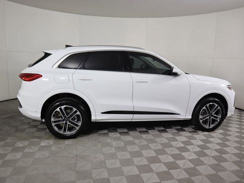 Used 2025 Audi Q5 Premium w/ Convenience Package image 5