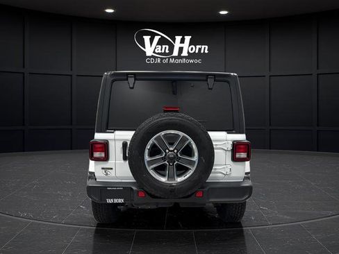 Used 2022 Jeep Wrangler Unlimited Sahara AWD/4WD image 4