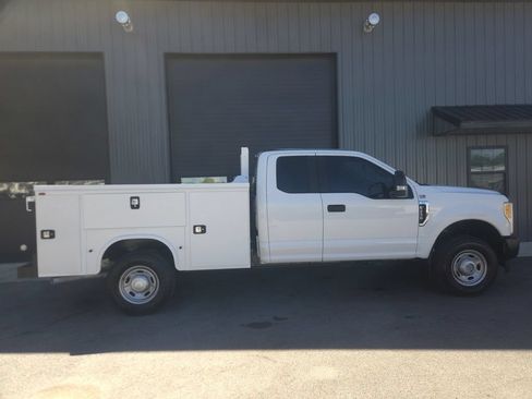 Used 2017 Ford F250 XL w/ Power Equipment Group AWD/4WD image 5