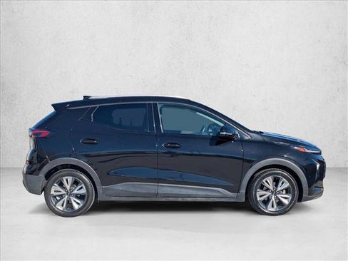 Used 2022 Chevrolet Bolt EUV LT w/ Convenience Package image 4