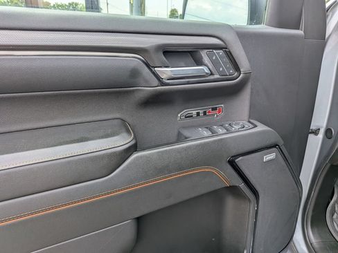 Used 2024 GMC Sierra 1500 AT4 w/ Technology Package AWD/4WD image 9