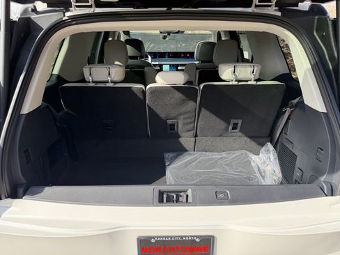 New 2026 Lincoln Navigator Reserve AWD/4WD image 17
