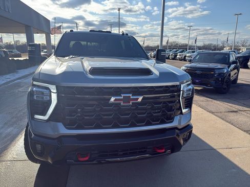 Used 2026 Chevrolet Silverado 2500 ZR2 image 2