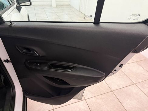 Used 2019 Chevrolet Trax LS image 18