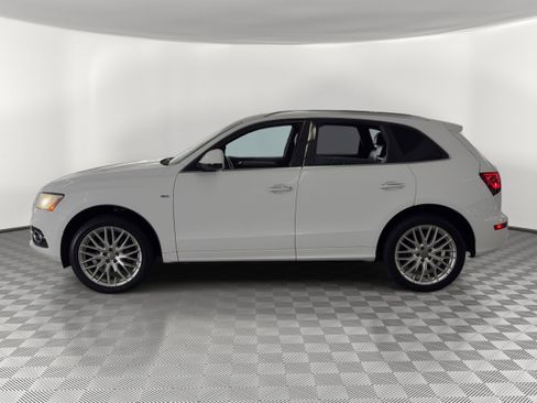 Used 2017 Audi Q5 2.0T Premium Plus w/ Technology Package AWD/4WD image 2