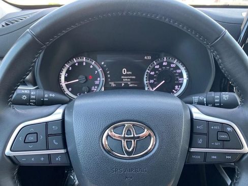 Used 2024 Toyota Highlander LE image 18