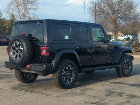 Used 2025 Jeep Wrangler Sahara image 3