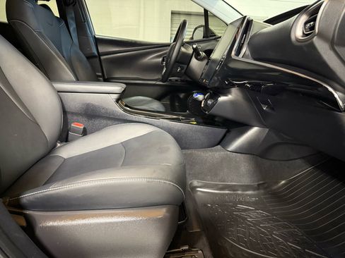 Used 2021 Toyota Prius Prime Limited image 22