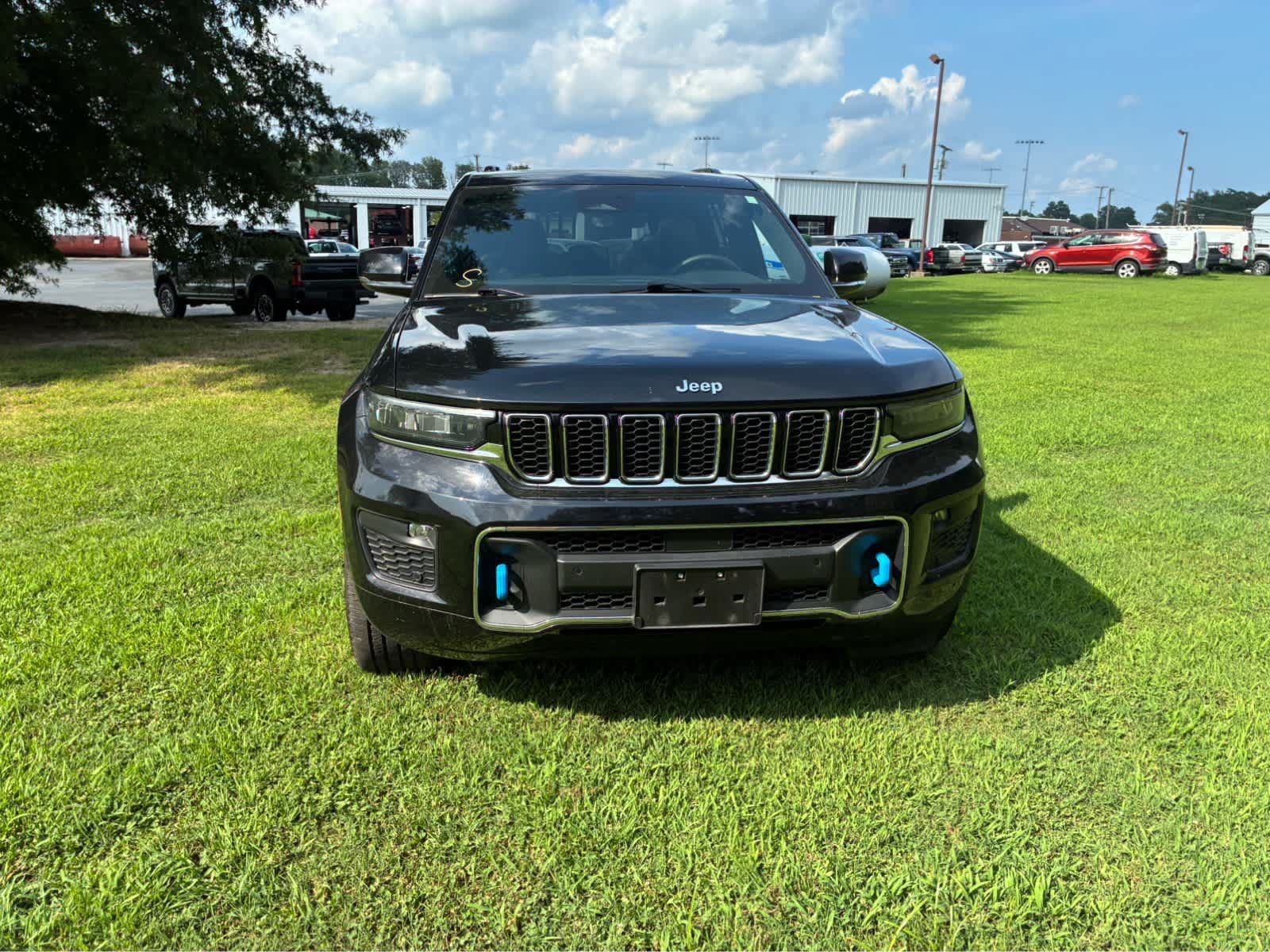 Used 2023 Jeep Grand Cherokee Overland w/ Luxury Tech Group IV AWD/4WD image 4