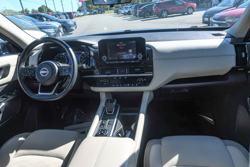 Used 2022 Nissan Pathfinder SV AWD/4WD image 18