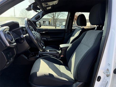 Used 2022 Toyota Tacoma TRD Off-Road image 24