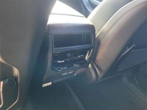 Used 2025 Jeep Grand Cherokee Altitude image 6