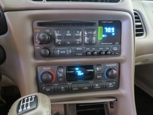 Used 2004 Chevrolet Corvette Convertible w/ Preferred Equipment Group RWD image 22
