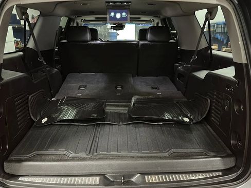 Used 2017 Chevrolet Suburban LT image 17