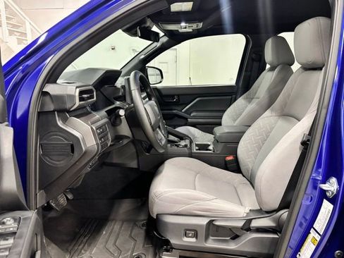 Certified 2025 Toyota Tacoma SR5 AWD/4WD image 16
