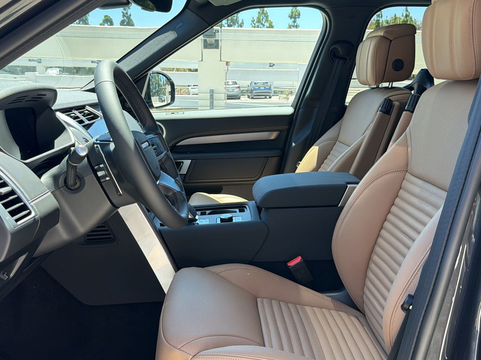 New 2026 Land Rover Discovery Limited Edition AWD/4WD image 28
