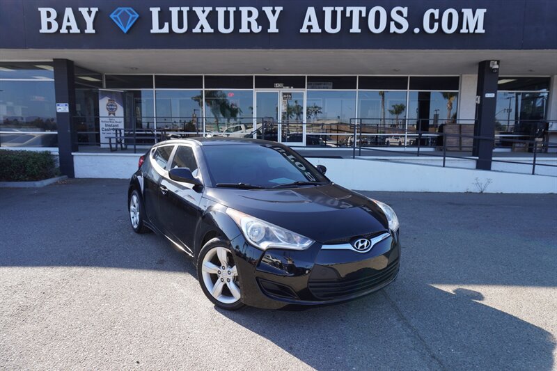 Used 2013 Hyundai Veloster FWD image 1