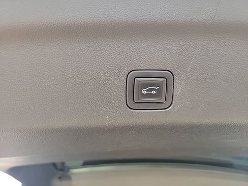 Used 2023 GMC Yukon XL Denali Ultimate AWD/4WD image 9