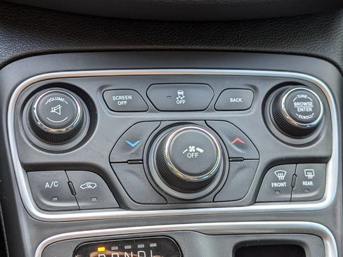 Used 2015 Chrysler 200 Limited image 22